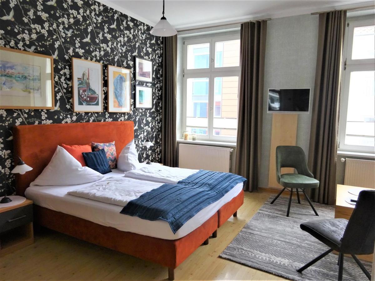 Hotel Pension Zur Faehrbruecke Stralsund Bagian luar foto