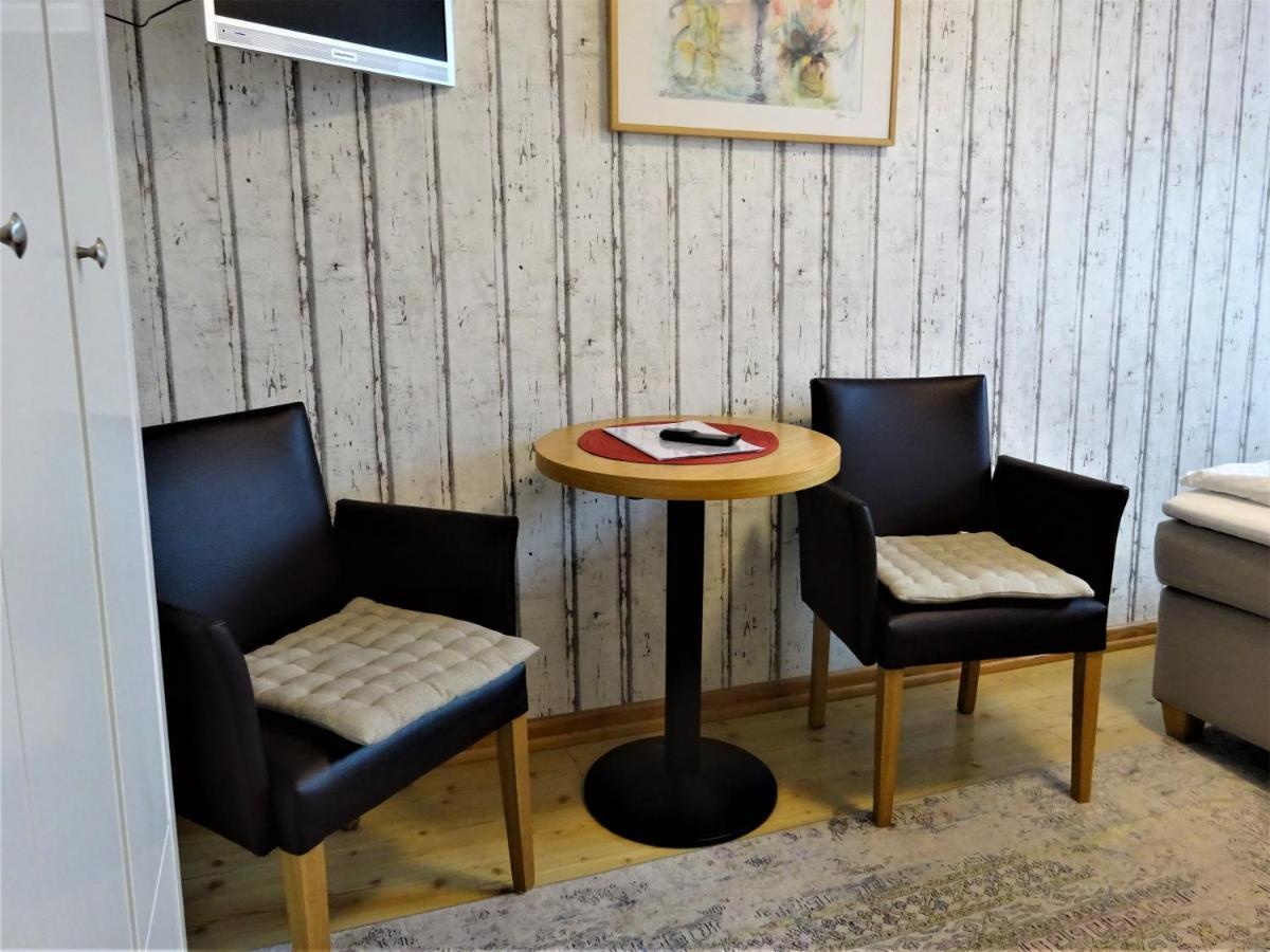Hotel Pension Zur Faehrbruecke Stralsund Bagian luar foto