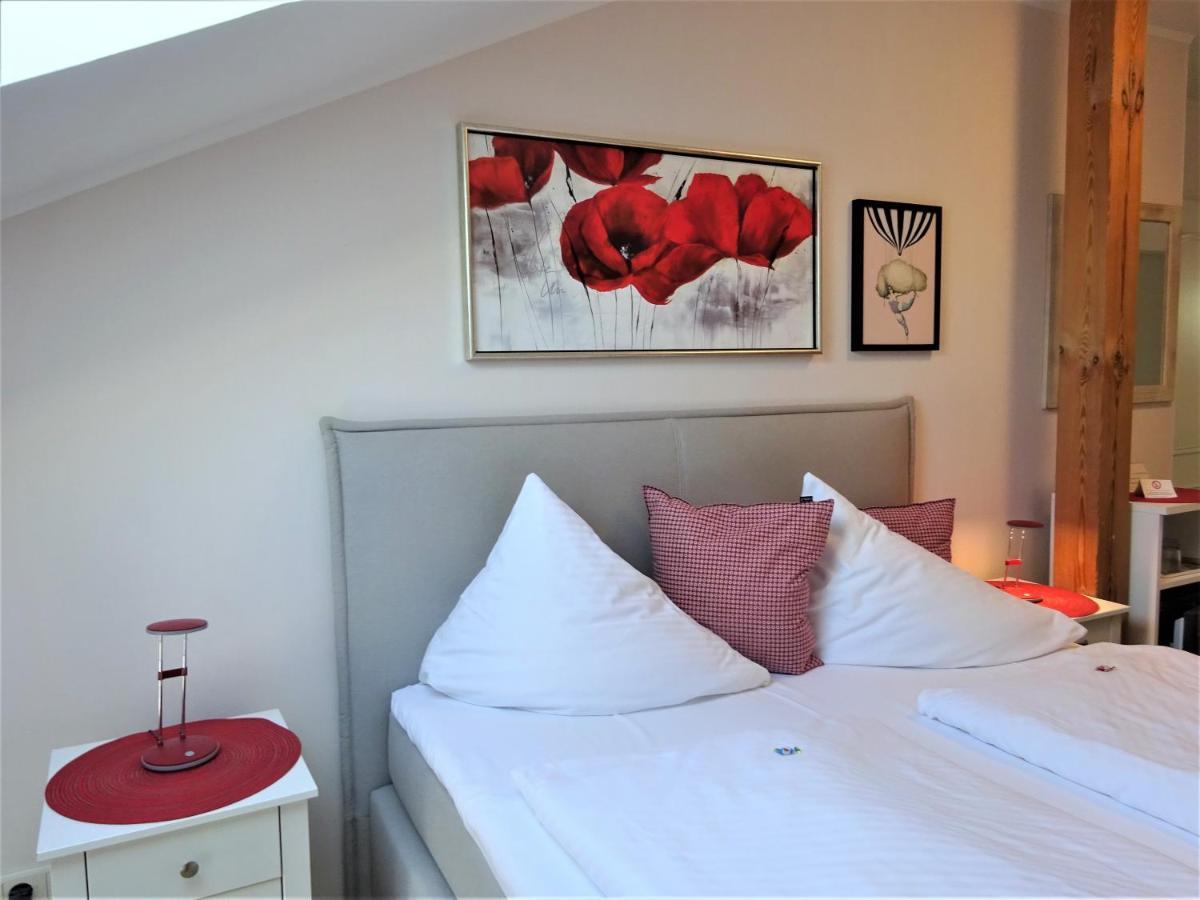 Hotel Pension Zur Faehrbruecke Stralsund Bagian luar foto