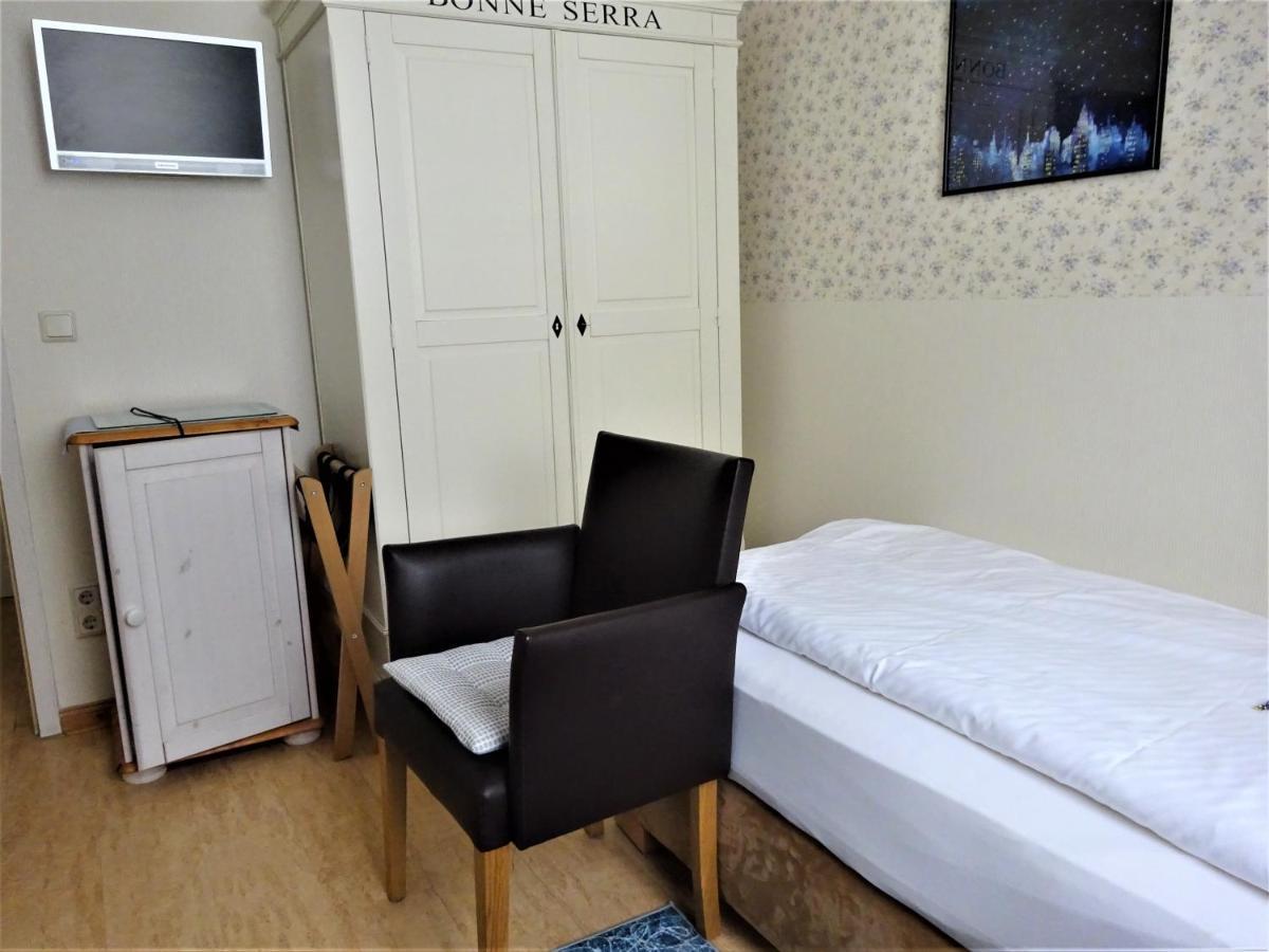 Hotel Pension Zur Faehrbruecke Stralsund Bagian luar foto
