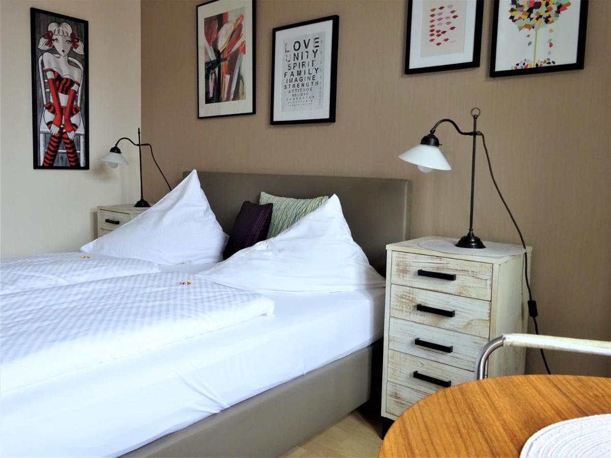 Hotel Pension Zur Faehrbruecke Stralsund Bagian luar foto