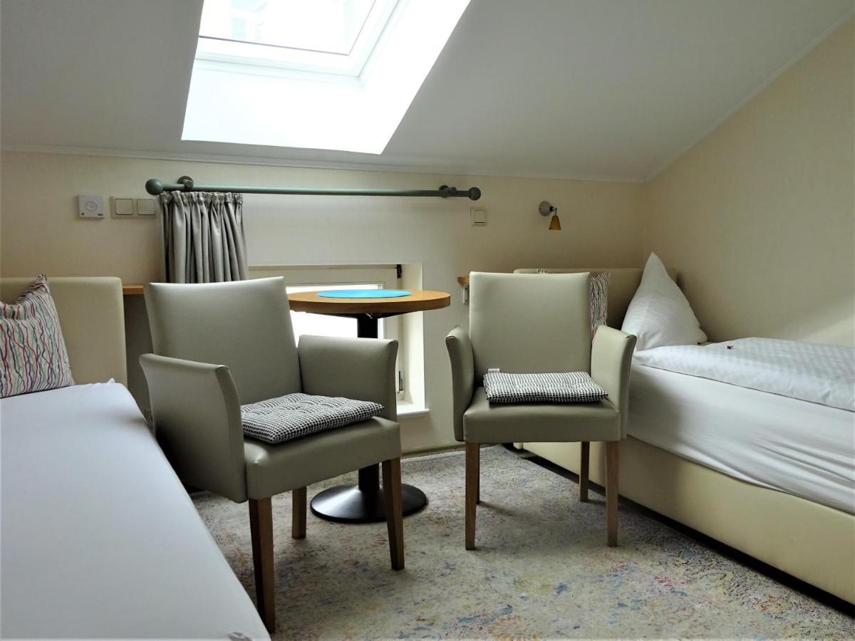 Hotel Pension Zur Faehrbruecke Stralsund Bagian luar foto