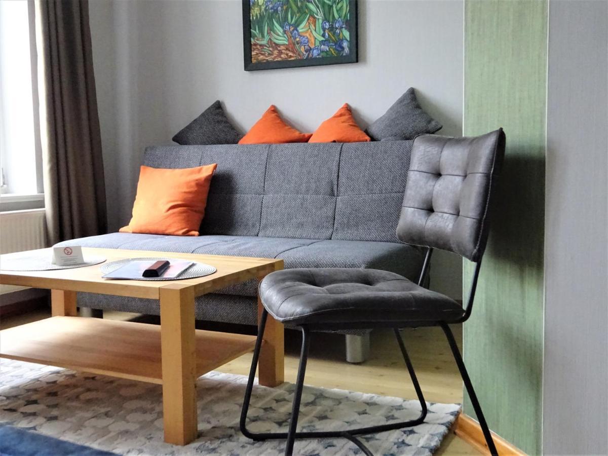Hotel Pension Zur Faehrbruecke Stralsund Bagian luar foto