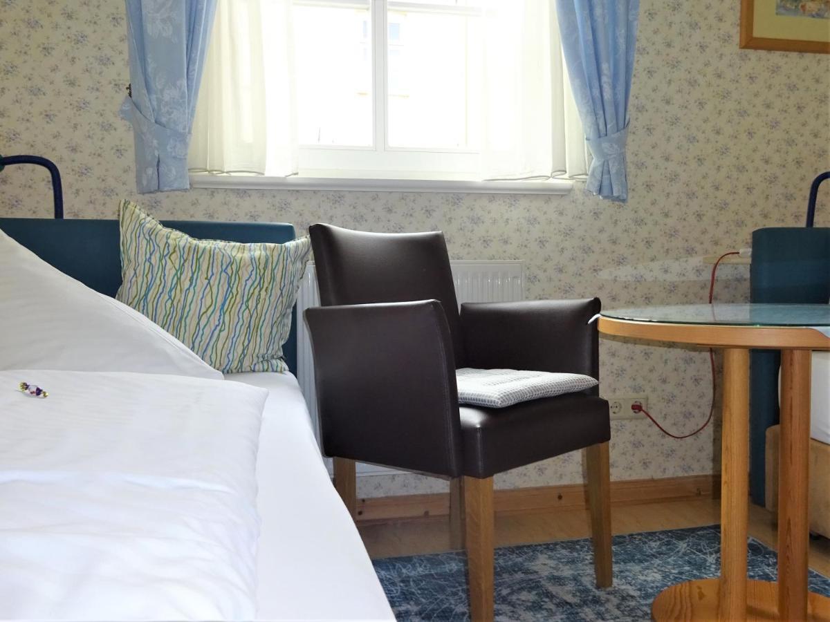 Hotel Pension Zur Faehrbruecke Stralsund Bagian luar foto