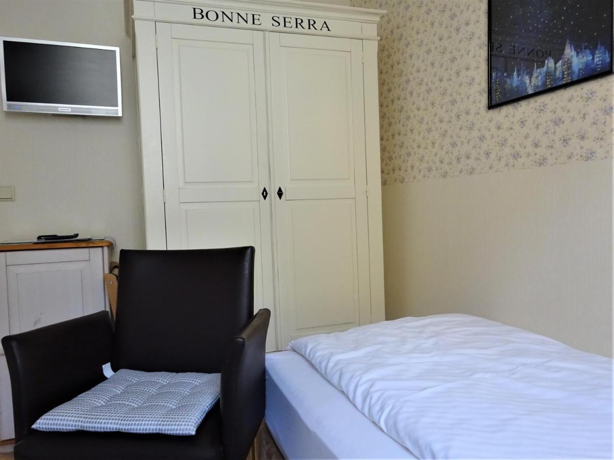 Hotel Pension Zur Faehrbruecke Stralsund Bagian luar foto