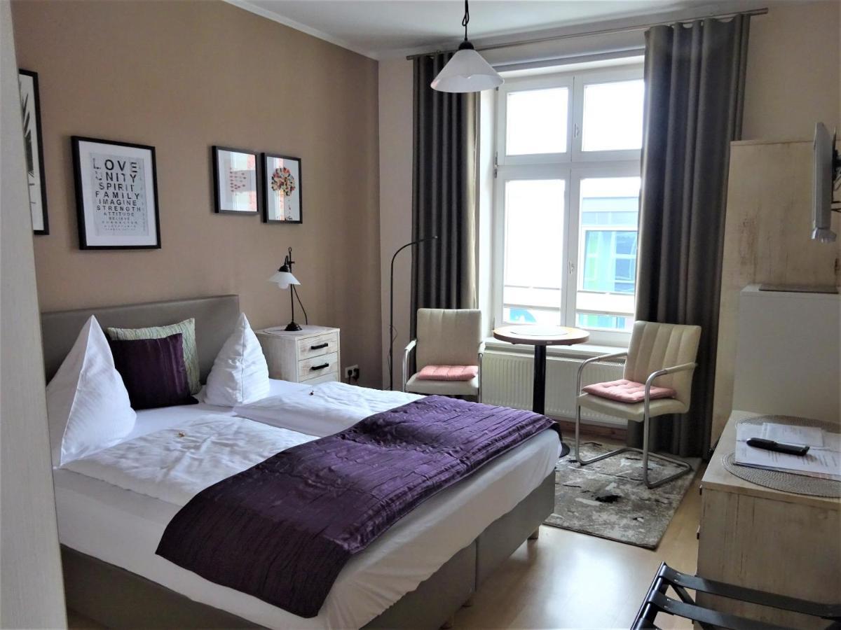 Hotel Pension Zur Faehrbruecke Stralsund Bagian luar foto