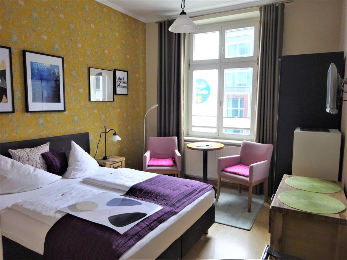 Hotel Pension Zur Faehrbruecke Stralsund Bagian luar foto
