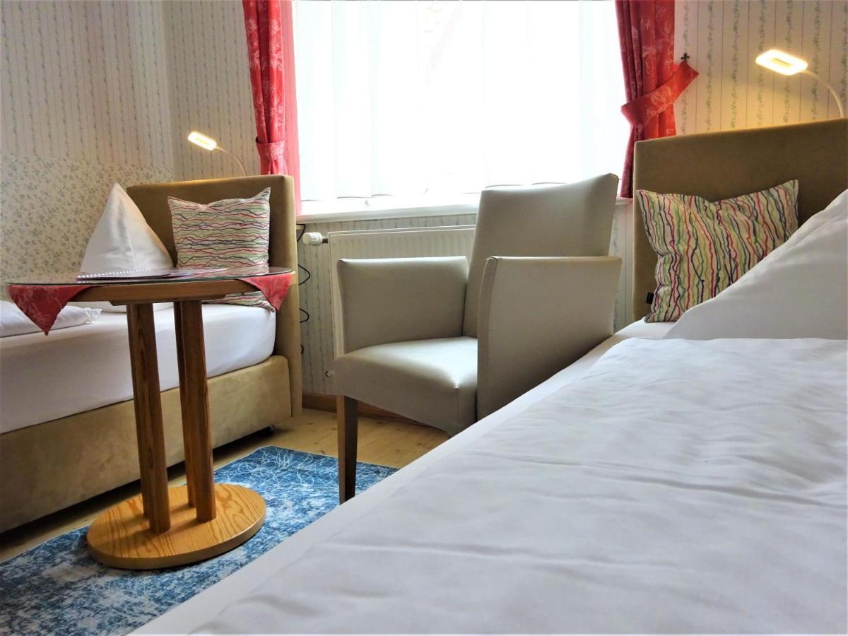 Hotel Pension Zur Faehrbruecke Stralsund Bagian luar foto