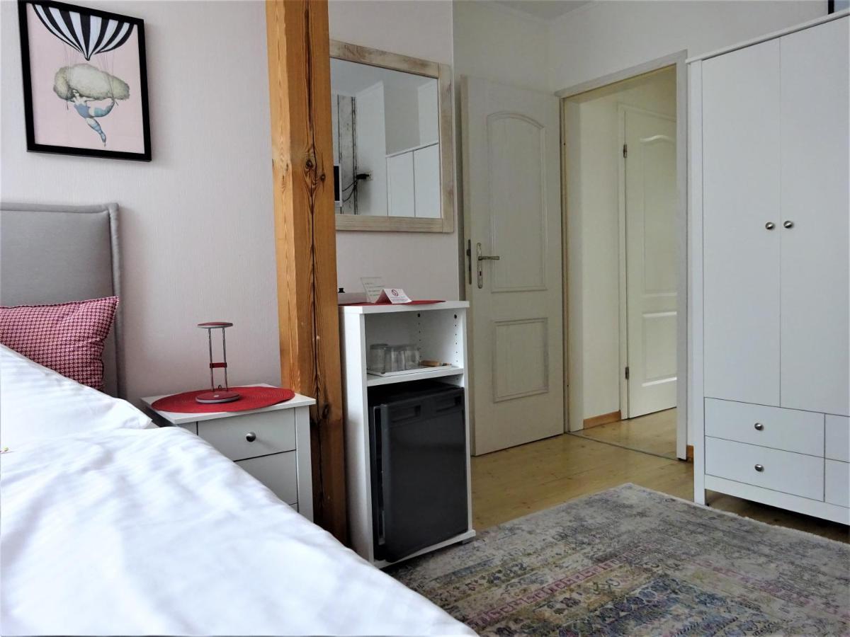 Hotel Pension Zur Faehrbruecke Stralsund Bagian luar foto