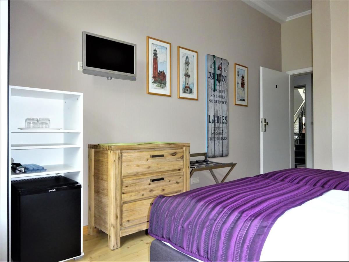 Hotel Pension Zur Faehrbruecke Stralsund Bagian luar foto