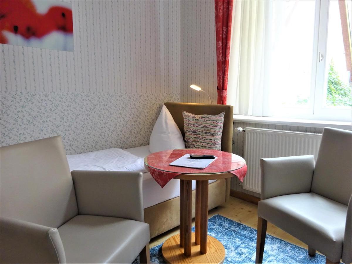 Hotel Pension Zur Faehrbruecke Stralsund Bagian luar foto