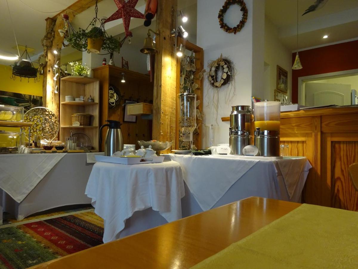 Hotel Pension Zur Faehrbruecke Stralsund Bagian luar foto