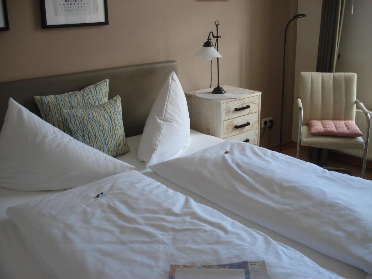 Hotel Pension Zur Faehrbruecke Stralsund Bagian luar foto